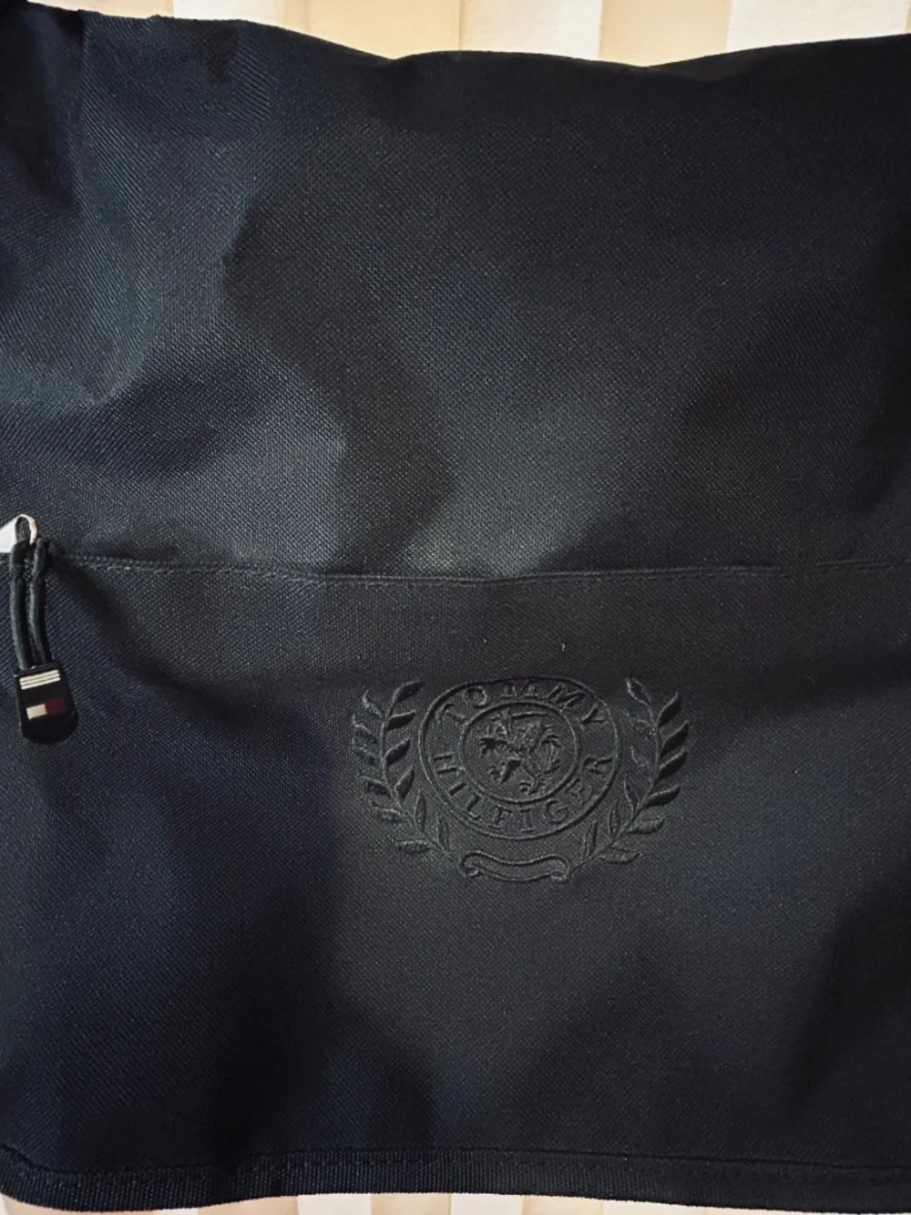 Tommy Hilfiger Black Messenger Bag Adjustable Shoulder Strap, Pockets, Zip